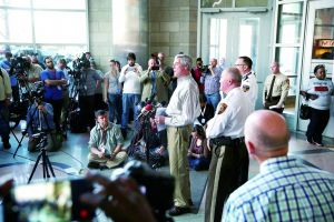 　圣路易斯縣檢方15日宣布，當(dāng)?shù)鼐揭炎カ@12日在弗格森市槍擊兩名執(zhí)勤警察的犯罪嫌疑人威廉斯。