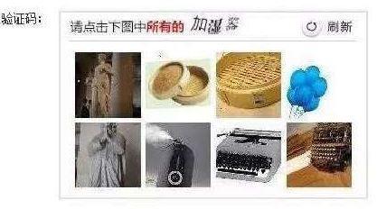 澎湃新聞記者從鐵路上海站了解到，目前窗口售票采用的系統(tǒng)與12306網(wǎng)購不同，購票者通過身份證件的驗證，即可購票。根據(jù)往年經(jīng)驗，每年臘月二十三到二十九的火車票最為緊俏，對應的網(wǎng)絡購票日期為12月4日至10日，春運火車票搶票也進入最白熱化的狀態(tài)。對此，鐵路部門提醒，如果沒能在第一時間買到票，旅客不妨在起售時間30分鐘后、開車前15天和開車前1天三個時間點“撿漏”，可能會有意外的收獲。