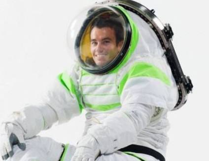 18個保障生命運轉(zhuǎn)系統(tǒng)的背包中只有11個可用，這些背包是用于支持宇航員在開放的宇宙空間中工作使用的，這些不可用的背包使得工作人員對在空間站工作結(jié)束之前的狀況表示擔(dān)憂。