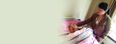 趙靜霞把老父親搬進(jìn)養(yǎng)老院照顧。