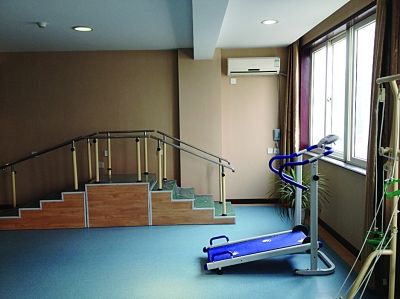  中心里健身設(shè)施一應(yīng)俱全。