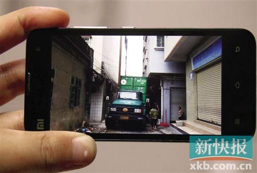 吳師傅的貨車被迫停留在現(xiàn)場(chǎng)幾天。