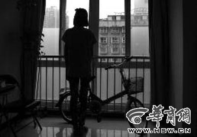 15歲女孩進(jìn)離家出走夜總會(huì) 學(xué)陪酒被母親救出 15歲女孩進(jìn)離家出走夜總會(huì) 學(xué)陪酒被母親救出