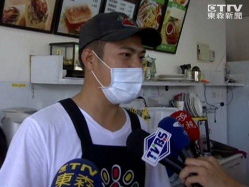 老板表示，妻子的主治醫(yī)師也說過，確實有“驚嚇導(dǎo)致流產(chǎn)”的案例。