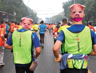 參賽現(xiàn)場(chǎng)，有“猴哥”就有“豬八戒”。