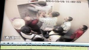 挖出的墻洞能讓一個身材嬌小的男子鉆出。