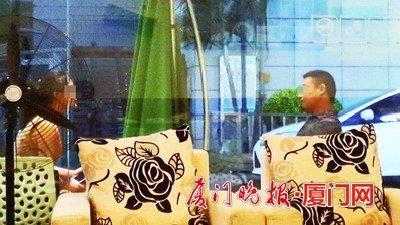 謝某約本報女記者在廈大附近一家咖啡廳見面，侃侃而談