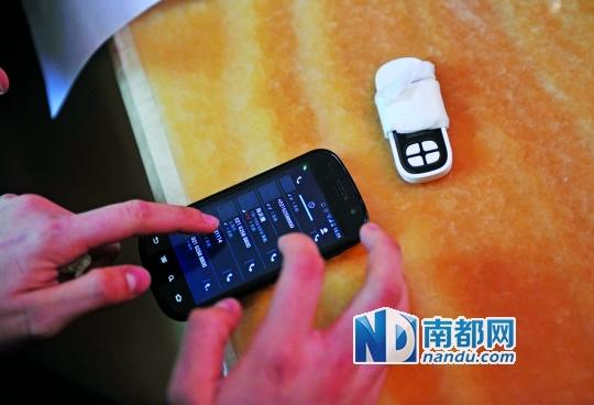 一個號碼為021-62588800的電話自稱上海靜安區(qū)公安分局，騙走了小程148萬。記者 梁煒培 攝