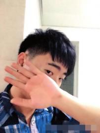 事發(fā)前，小曾發(fā)出一張剛剛剪完短發(fā)的照片。