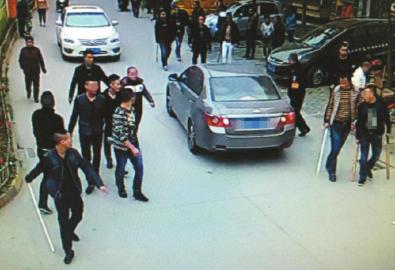 女子結(jié)婚想借婚慶舞臺被拒 帶人怒砸他人婚禮 女子結(jié)婚想借婚慶舞臺被拒 帶人怒砸他人婚禮