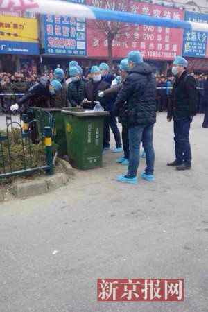 亳州路邊垃圾桶內(nèi)驚現(xiàn)碎尸。網(wǎng)友供圖
