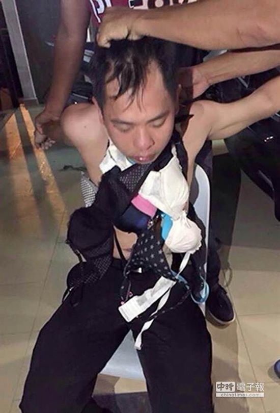 新加坡一名內(nèi)衣賊，被迫穿上女性內(nèi)衣游街示眾。