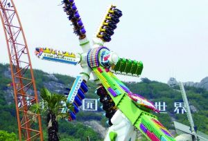 3月28日零點剛過幾分鐘，上海迪士尼6月16日開園日的門票就宣告售罄，巨大的訪問量一度導(dǎo)致票務(wù)系統(tǒng)出現(xiàn)間歇性故障，被網(wǎng)友調(diào)侃“激烈程度堪比春運”。網(wǎng)上甚至有“黃牛”將一張開園門票炒到幾千元。