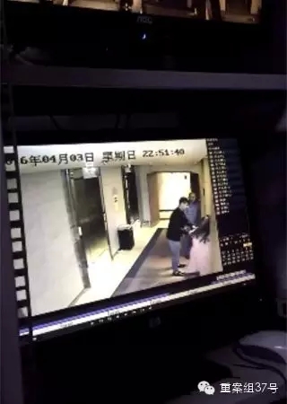 一女子在酒店被陌生男子拖拽。    視頻截圖