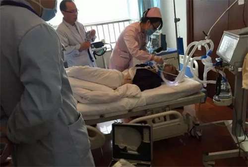 老人經(jīng)歷6小時搶救,蘇醒后手寫“護士沒吃飯”