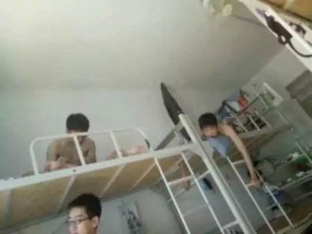 這個(gè)學(xué)校的男生宿舍火了！女同學(xué)都喊著要嫁
