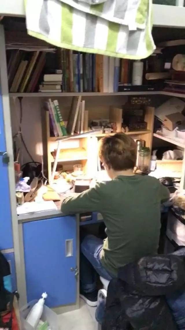 這個(gè)學(xué)校的男生宿舍火了！女同學(xué)都喊著要嫁