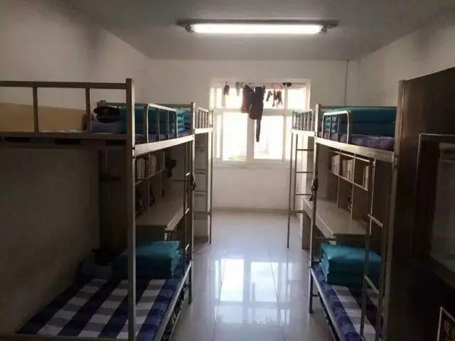 這個(gè)學(xué)校的男生宿舍火了！女同學(xué)都喊著要嫁