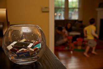 遠(yuǎn)離低頭族 教你適當(dāng)使用手機 遠(yuǎn)離低頭族 教你適當(dāng)使用手機