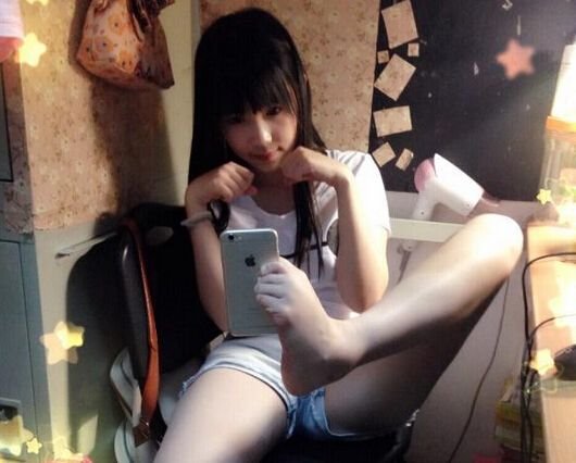 妹子們每周花至少五小時自拍，到底是為啥？