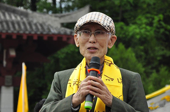 余光中登臨老君山 百名兒童吟《鄉(xiāng)愁》 余光中登臨老君山 百名兒童吟《鄉(xiāng)愁》