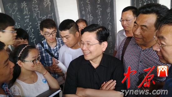 余光中、汪國真做客杜甫故里 共話詩圣家國情懷