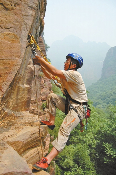 本周末，到萬(wàn)仙山看“峭壁上的芭蕾”
