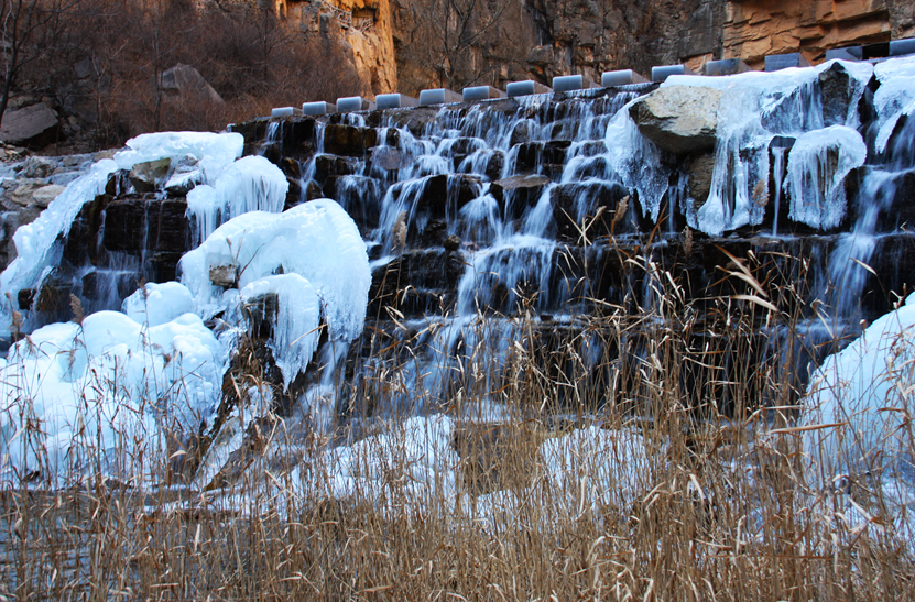 冬天來(lái)通天峽看冰掛吧!景區(qū)門(mén)票半價(jià)優(yōu)惠哦。