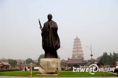樹立于大雁塔前的唐玄奘像,他是中印兩國悠久交流史的代表人物。