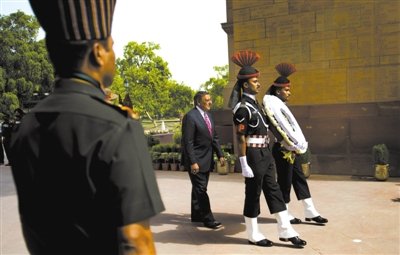 　　6日，帕內(nèi)塔在新德里。他在印度訪問(wèn)時(shí)稱，美國(guó)愿意為印度提供最先進(jìn)的武器