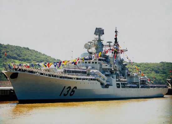 資料圖：東海艦隊(duì)的杭州號(hào)驅(qū)逐艦。