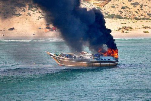 索馬里海盜襲擊荷蘭軍艦下場慘 船被燒人被捉 索馬里海盜襲擊荷蘭軍艦下場慘 船被燒人被捉