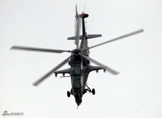 資料圖：在珠海航展上亮相的武直-10攻擊直升機(jī)。