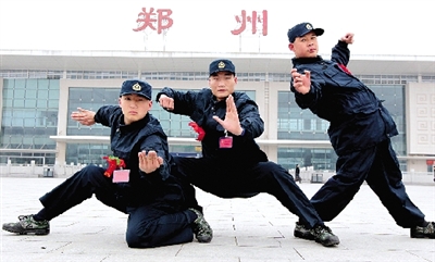 昨日，即將入伍的少林高手們啟程前合影留念