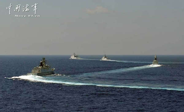 資料圖：中國(guó)海軍在曾母暗沙。