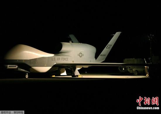 2006年2月17日，美國“全球鷹”RQ-4A無人機在秘密地點飛行。