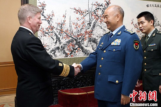 5月6日下午，中共中央軍委副主席許其亮空軍上將，在北京八一大樓會(huì)見(jiàn)來(lái)華進(jìn)行正式友好訪問(wèn)的芬蘭國(guó)防參謀長(zhǎng)蘭尼科海軍中將一行。中新社發(fā) 宋吉河 攝