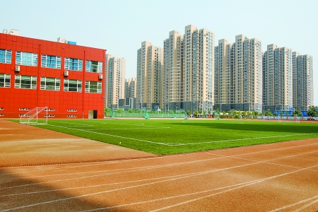 鄭州熱點(diǎn)學(xué)校周?chē)址看蠓醿r(jià) 高達(dá)1.5萬(wàn)/平米