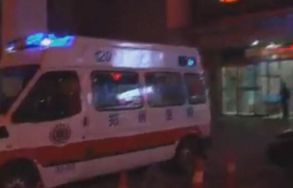 女兒不救父親，鄰居很憤怒