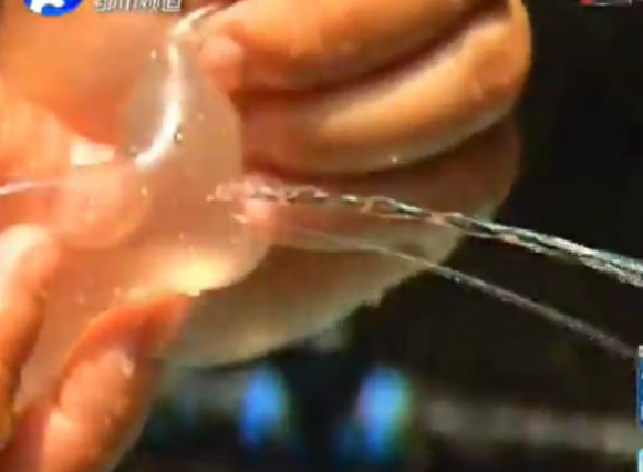 太坑！少女超市買的避孕套超一半漏的