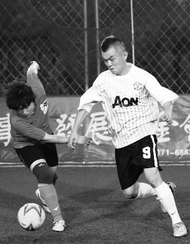 跟男人踢球，鏗鏘玫瑰們早已習慣