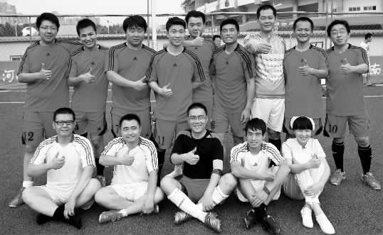 在首場比賽失利的情況下，“天使”們后來居上，昂首晉級