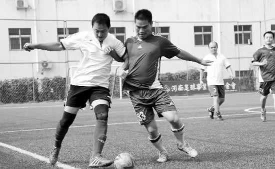 為了爭奪小組頭名，天行健和領(lǐng)航置業(yè)踢得異常激烈