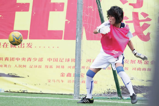 范運(yùn)杰客串門將，才止住了本方連續(xù)丟球的頹勢(shì)