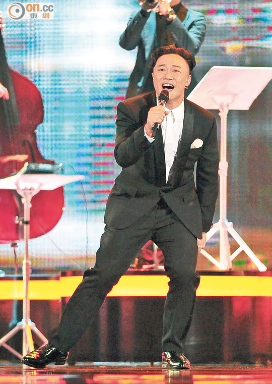 陳奕迅不負(fù)眾望，終于榮登金曲歌王寶座。