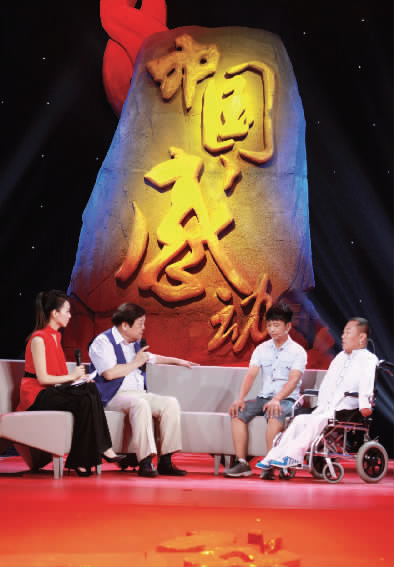 肇恒君（右一）天生殘疾，但是他自兒時起就有著一個音樂夢