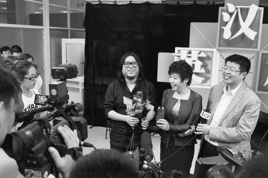 節(jié)目嘉賓高曉松、于丹、張頤武接受采訪