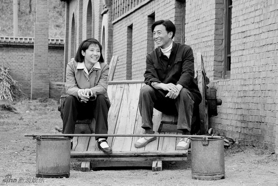 焦裕祿的妻子從縣委伙房借了小半桶水，焦裕祿說(shuō)，這水是炊事員走四五里路擔(dān)來(lái)的，你這算剝削 《電視劇》焦