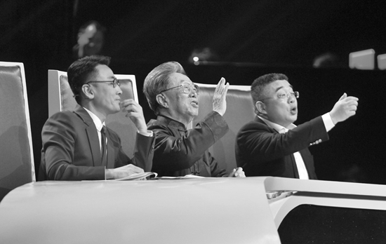 困擾著很多漢語使用者的問題，被三位先生以輕松幽默的方式提出來自嘲后，都令觀眾會心大笑。