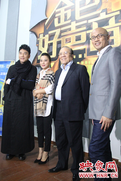 林依輪、李玲玉、楊洪基三位評委導(dǎo)師以及主持人孫國慶接受媒體采訪